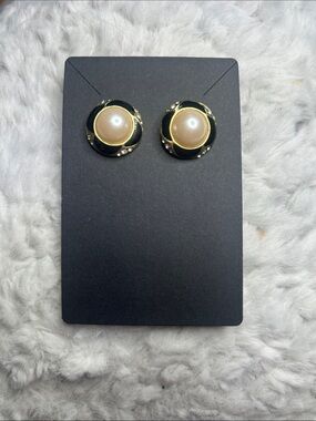 Vintage Classic Pearl-Accent Black and Gold Round Earrings